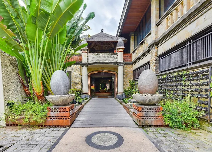 Super Oyo Townhouse Oak Maxi Hotel Legian
