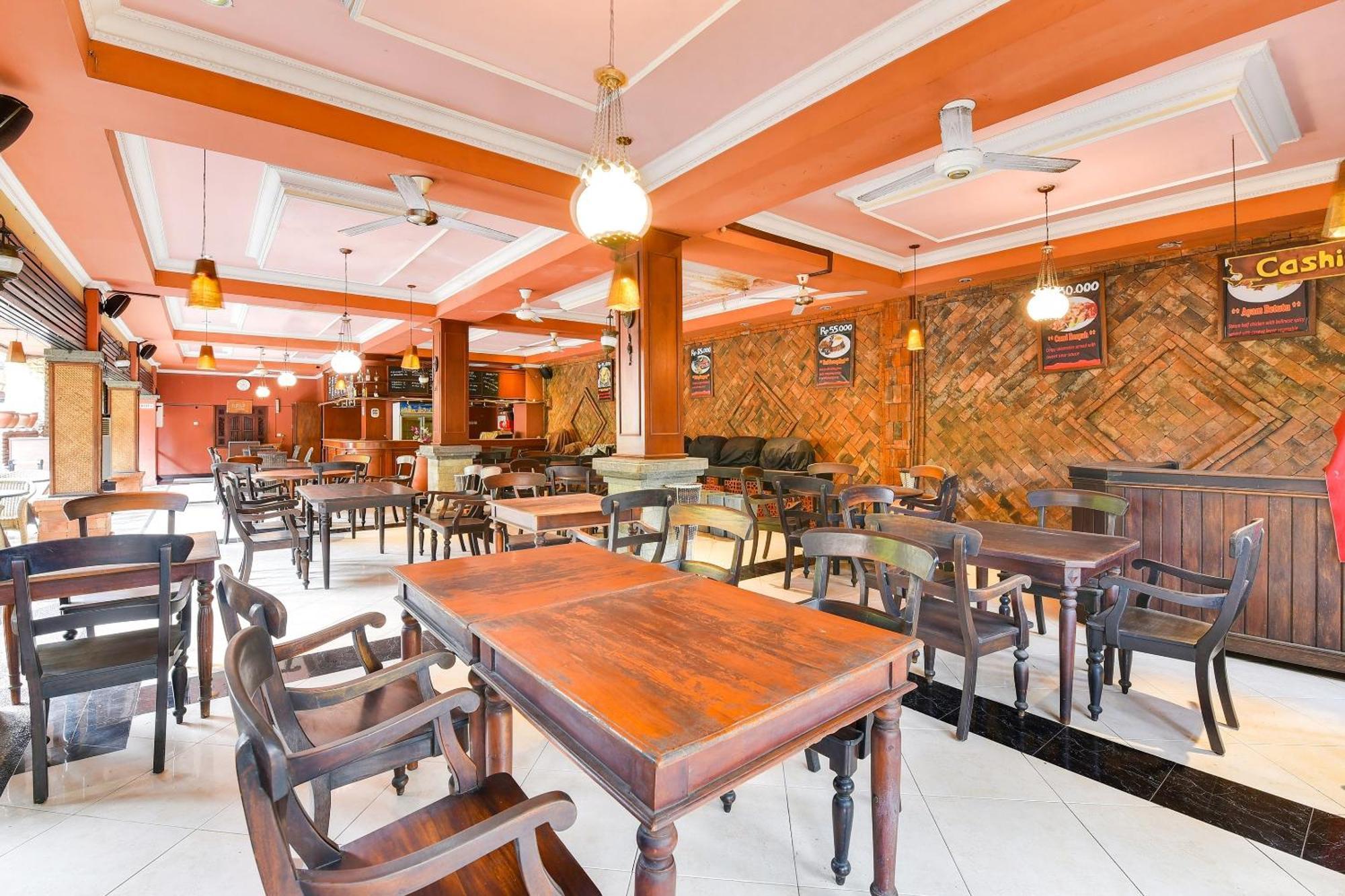 होटल Super Oyo Townhouse Oak Maxi Legian Kuta (Bali)