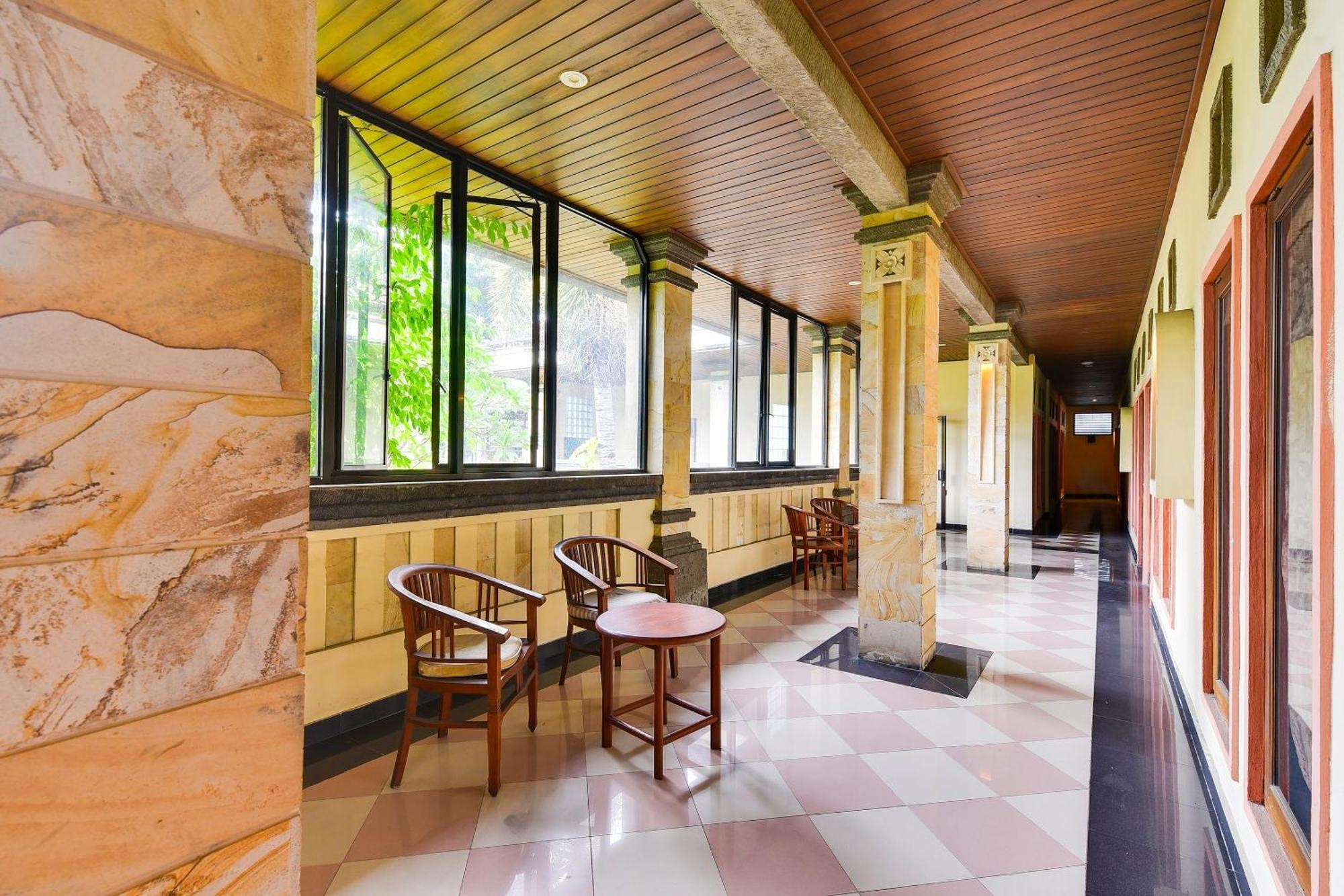Super Oyo Townhouse Oak Maxi Legian होटल 3*