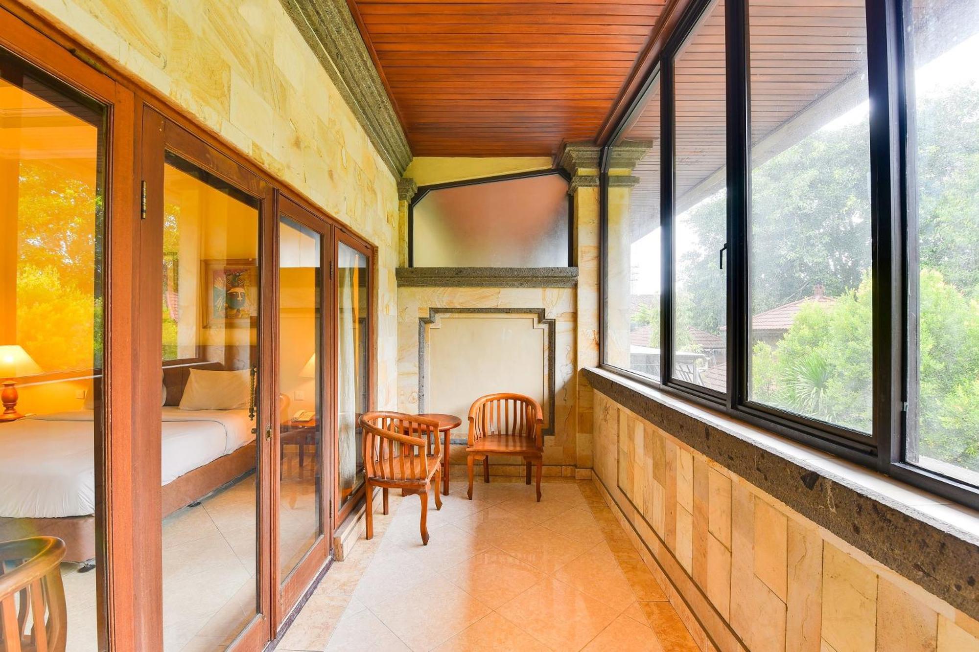 होटल Super Oyo Townhouse Oak Maxi Legian Kuta (Bali)