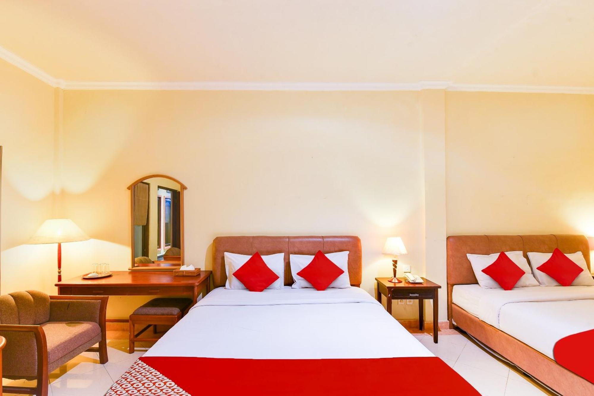होटल Super Oyo Townhouse Oak Maxi Legian 3*