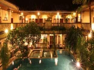 होटल Super Oyo Townhouse Oak Maxi Legian Kuta (Bali)