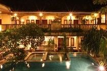 होटल Super Oyo Townhouse Oak Maxi Legian