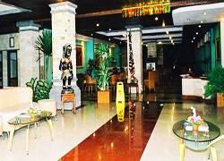 होटल Super Oyo Townhouse Oak Maxi Legian 3*
