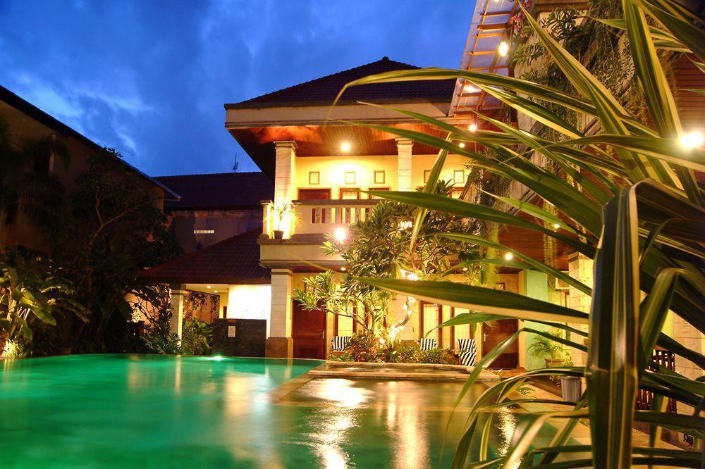 होटल Super Oyo Townhouse Oak Maxi Legian Kuta (Bali)