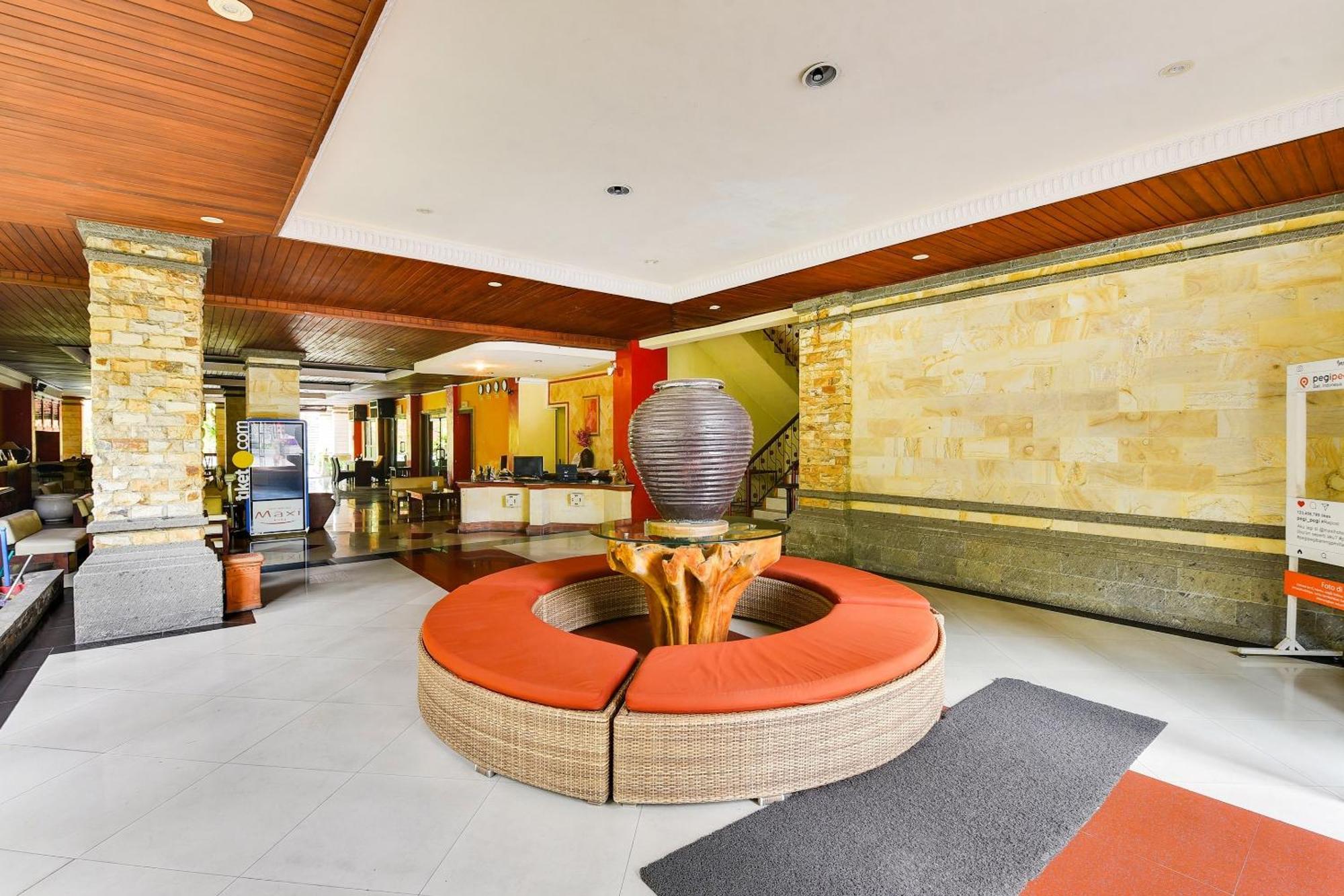 होटल Super Oyo Townhouse Oak Maxi Legian