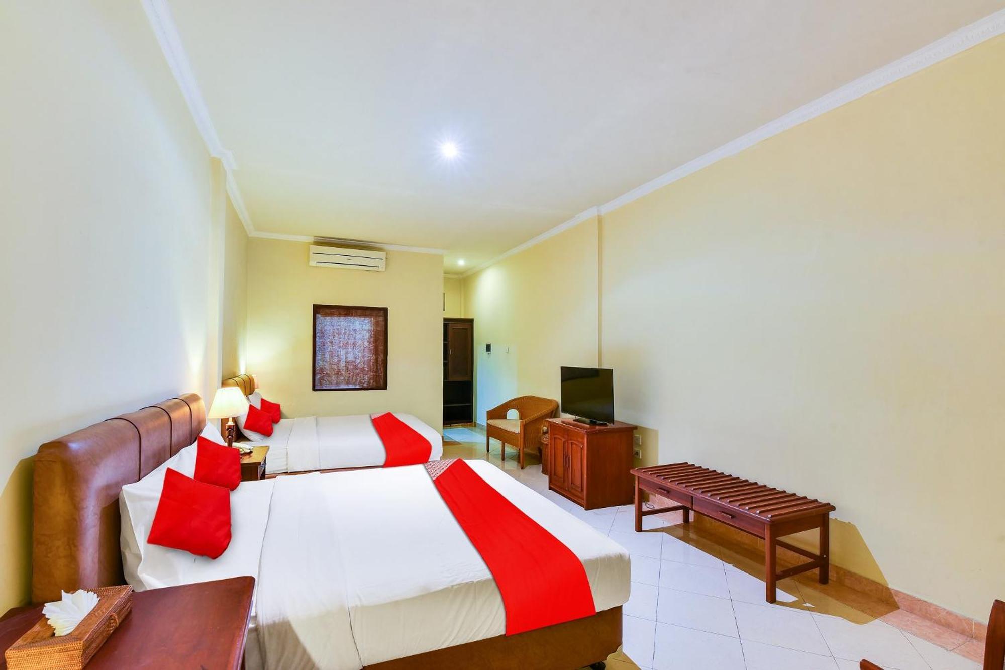 Super Oyo Townhouse Oak Maxi Legian होटल Kuta (Bali)