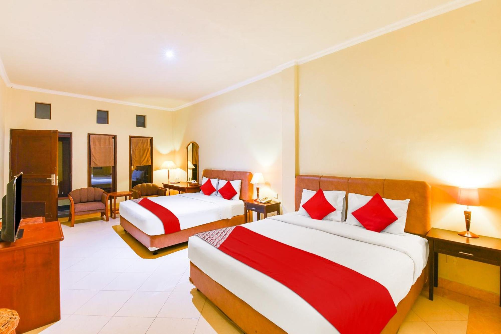 होटल Super Oyo Townhouse Oak Maxi Legian Kuta (Bali)