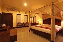 Super Oyo Townhouse Oak Maxi Legian होटल