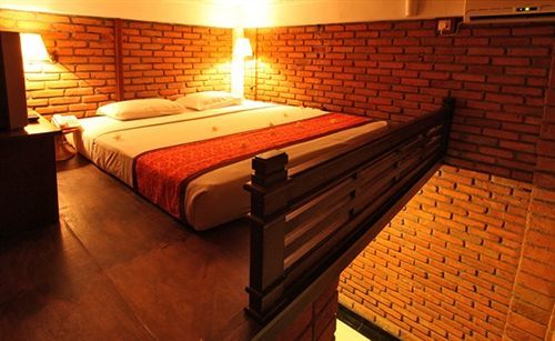 Super Oyo Townhouse Oak Maxi Legian होटल Kuta (Bali)