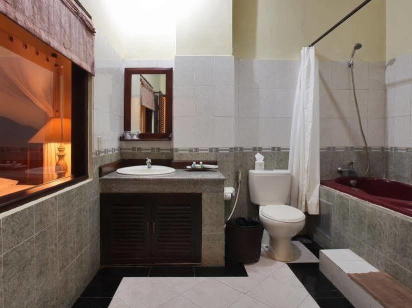 Super Oyo Townhouse Oak Maxi Legian होटल Kuta (Bali)