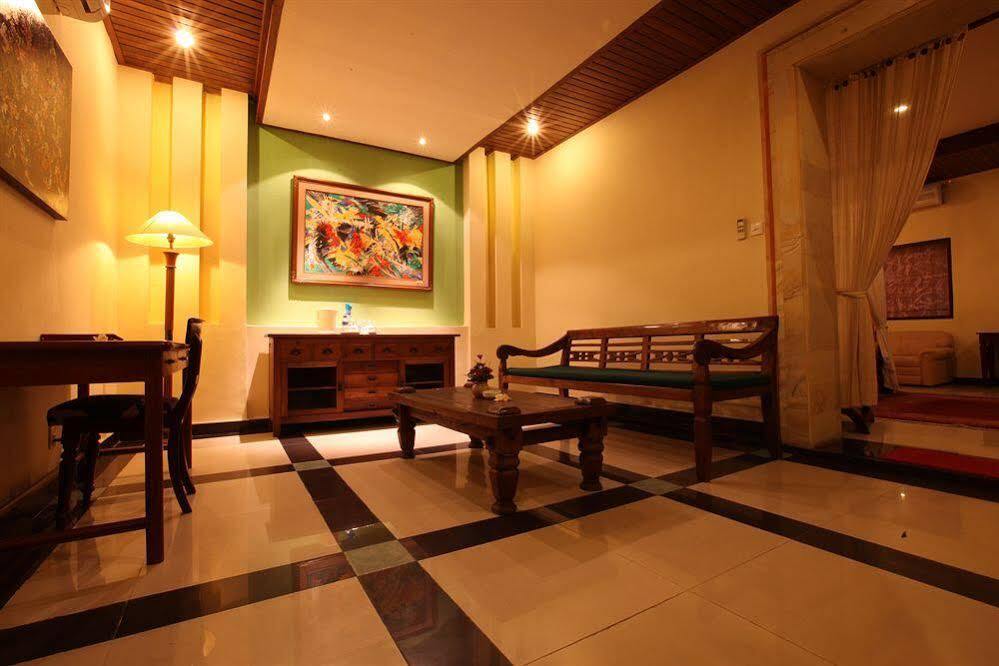 होटल Super Oyo Townhouse Oak Maxi Legian